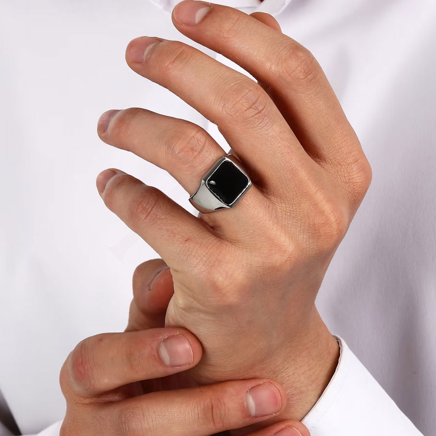 ανδρικό δαχτυλίδι με μαύρο σμάλτο