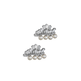 Earrings with pearls and diamonds