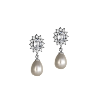 Earrings with pearls