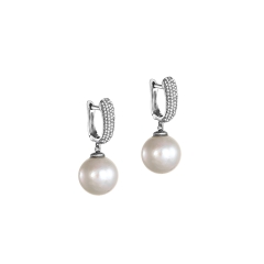 Earrings with pearls and diamonds