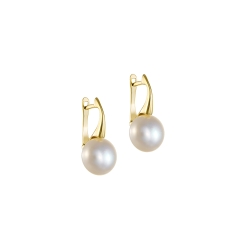 Earrings with pearls